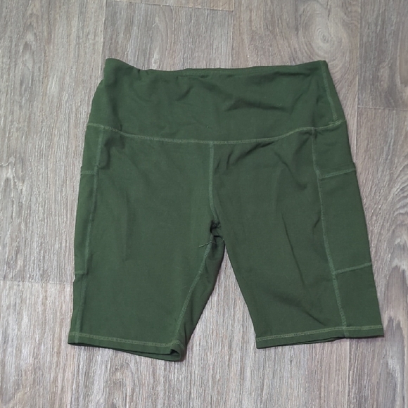 ❤️5/$25 Olive Green Women's Shorts - Picture 1 of 3